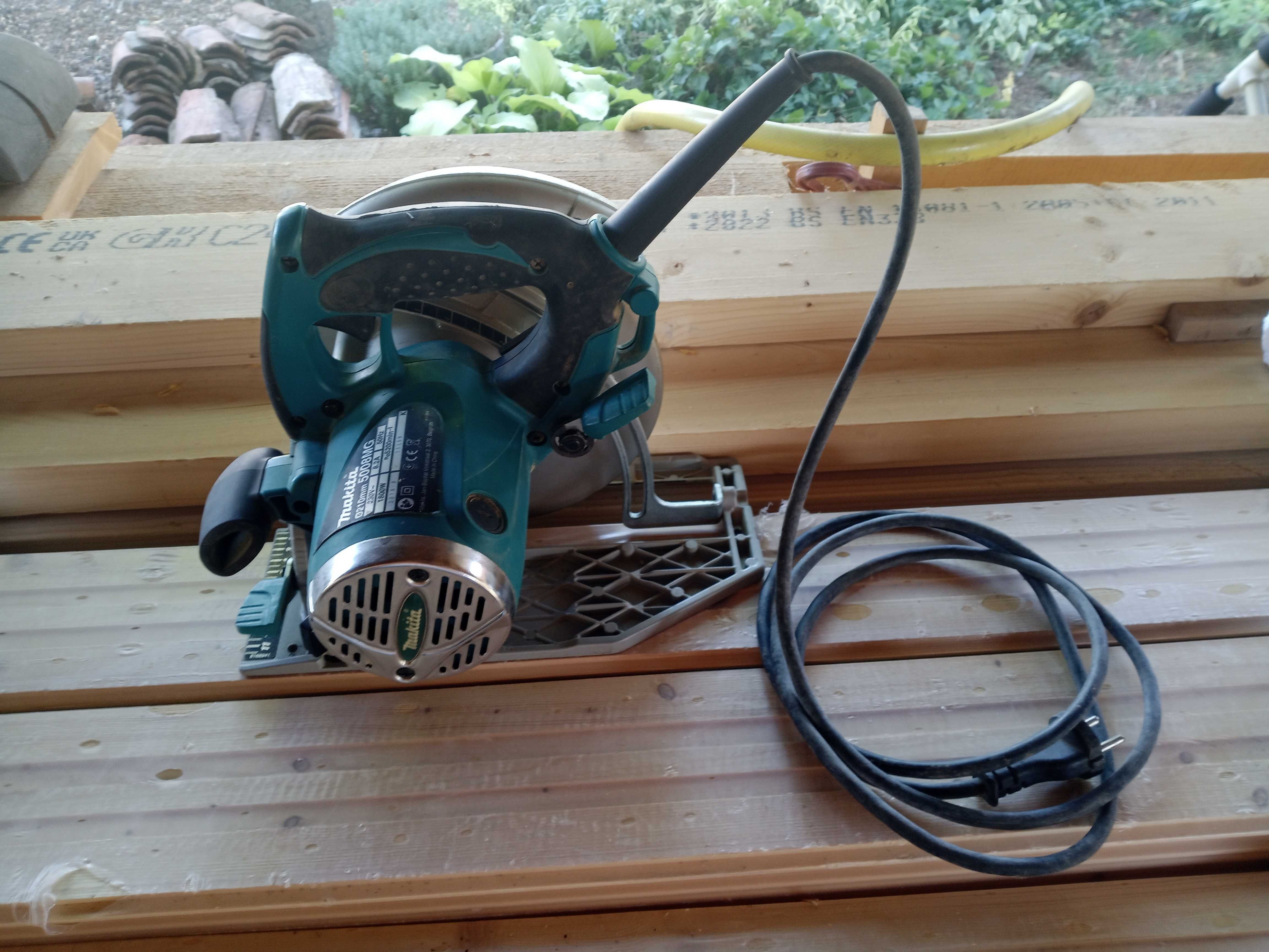 Електрически ръчен циркуляр Makita 5008MG, 1800 W, Ø 210 мм