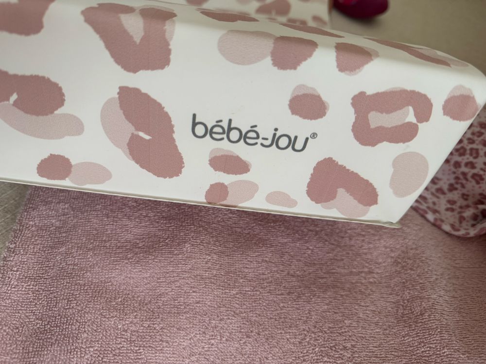 Подложка за повиване и две хавлии BebeJou