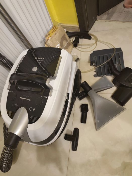 Перяща прахосмукачка Bosch BWD421PRO