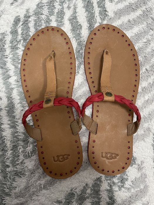 Slapi Ugg din piele