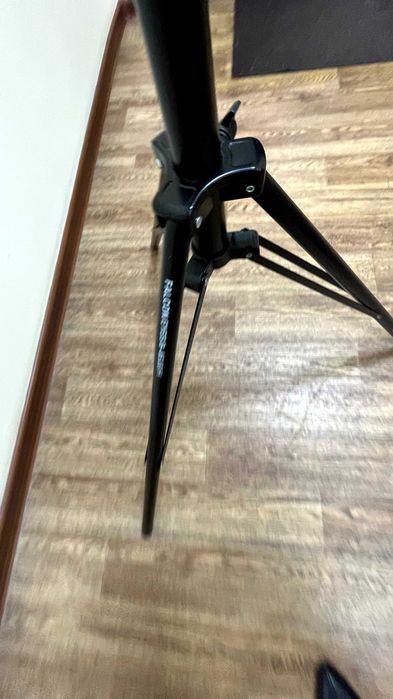 подставка для микрофона и микрофон для студии