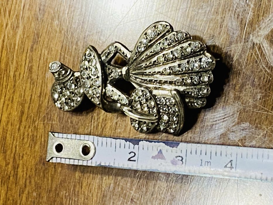 Vand  superba brosa din argint