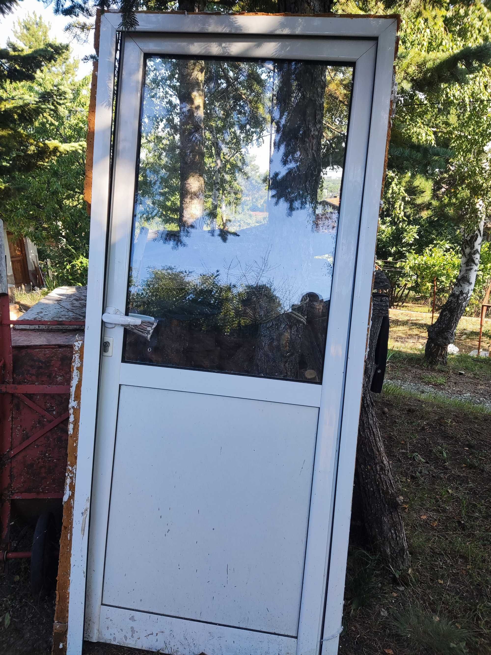 Интериорни алуминиеви врати