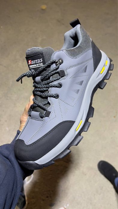 Рабочие кроссовки Sontas