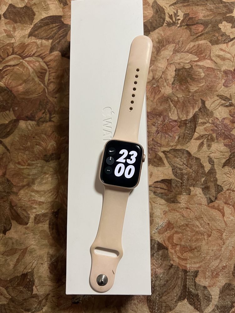 Apple Watch 5, 44 mm, gold