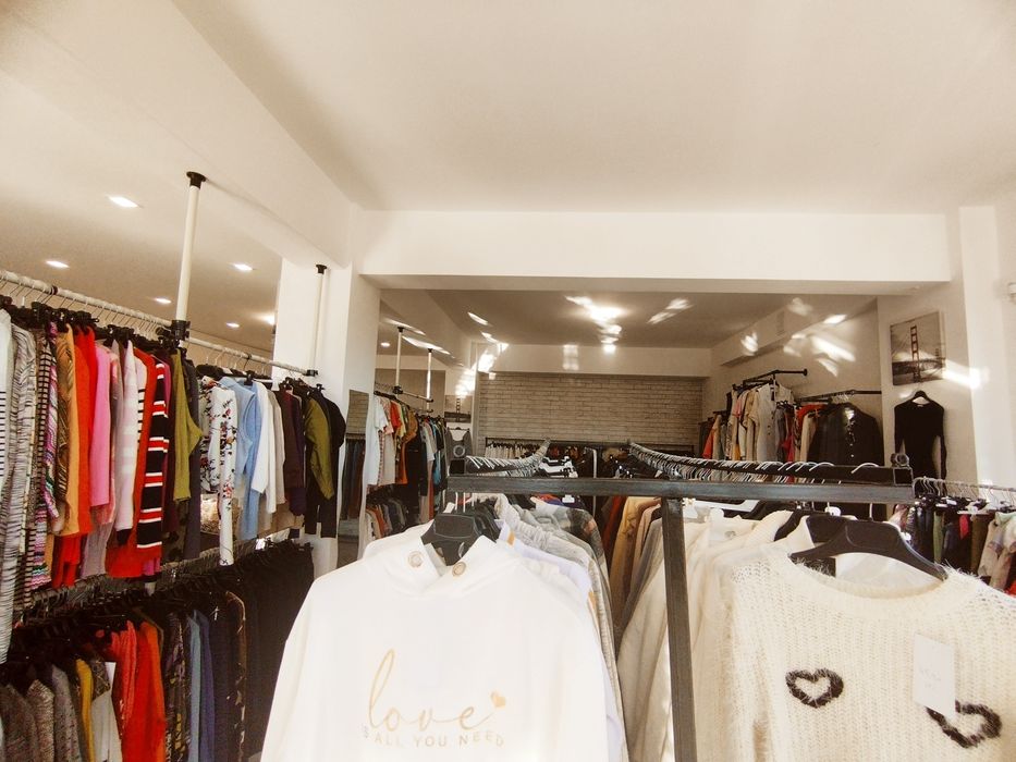 Lot de haine pentru revânzare