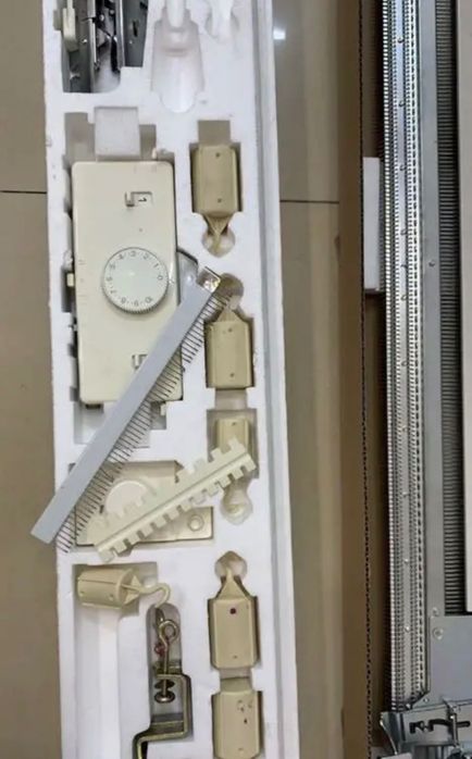 Продам вязальную машинку SILVER REED SK-280