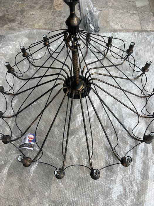 Candelabru elegant de design clasic