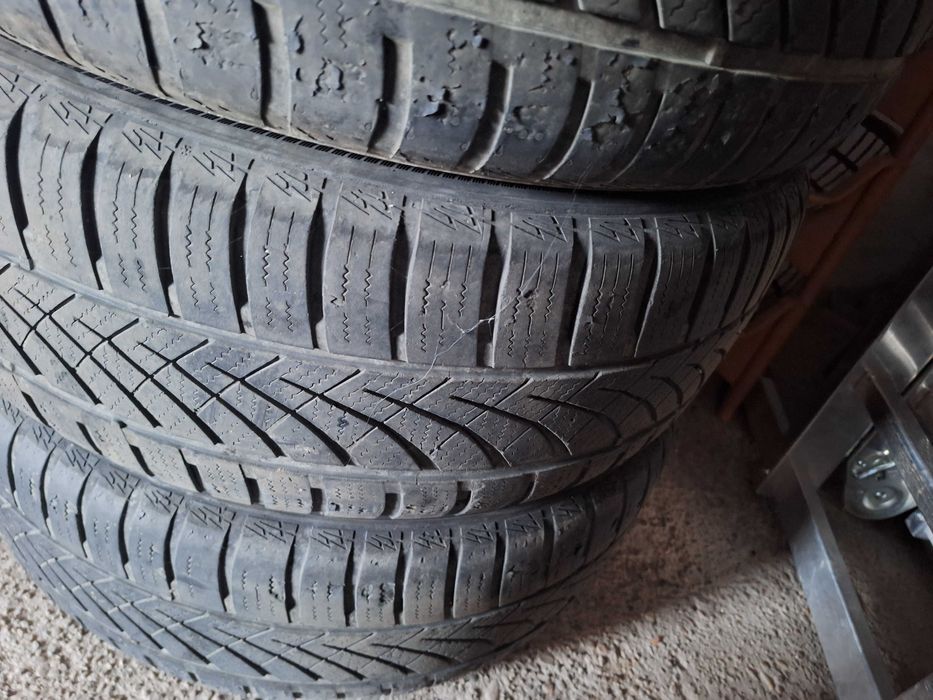 212/55/17 Гуми всесезонни