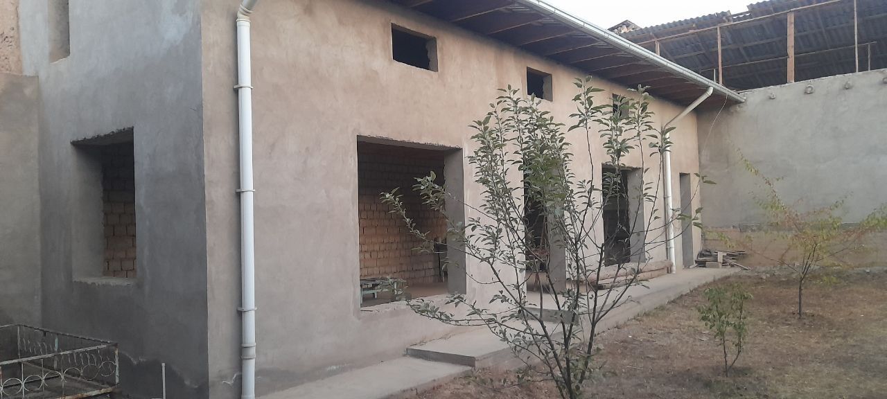 Hovli uy sotiladi Toshkent tumani 6 so'tix 6xona