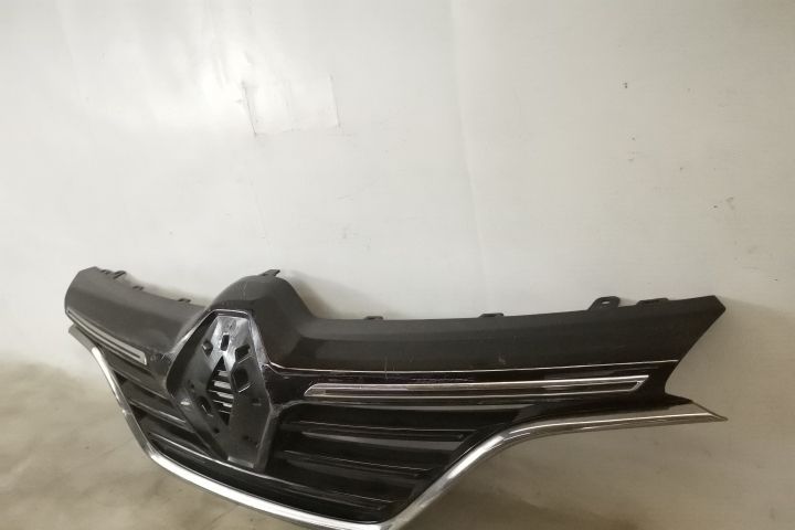 Централна решетка, оригинална, в добро състояние Рено Меган / Renault