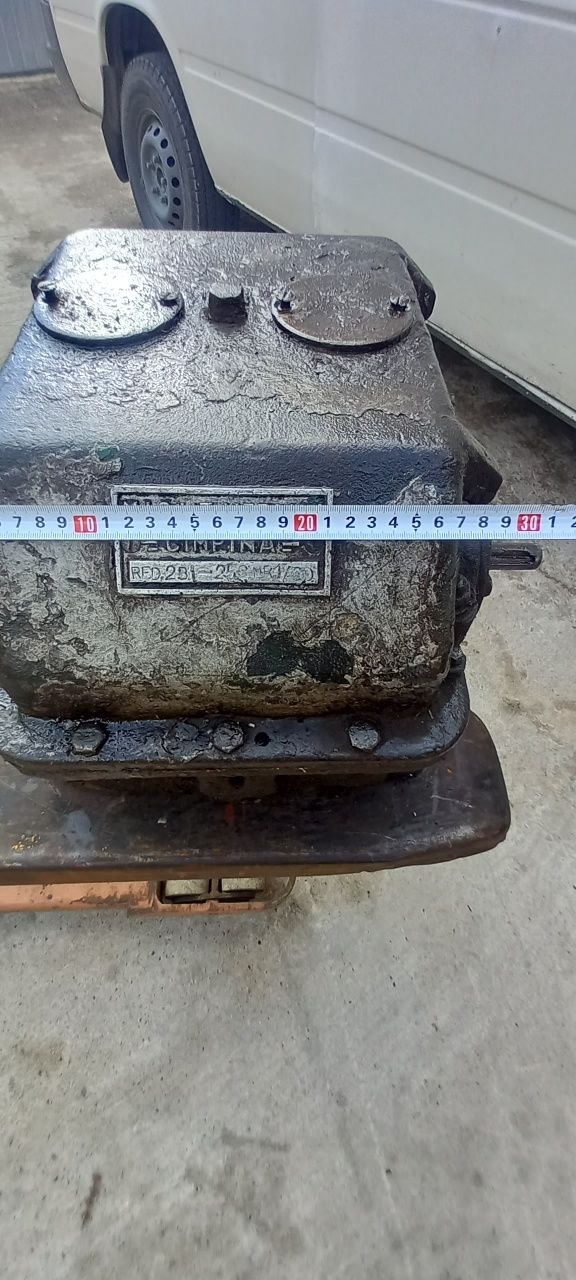 reductor raport 25 la 1 / reductor 110 kg Neptun Câmpina