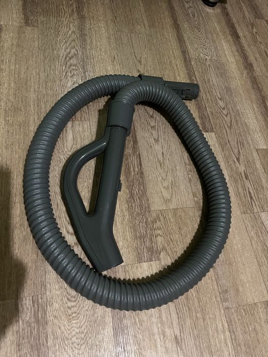 Продается почти новый пылесос Дэу