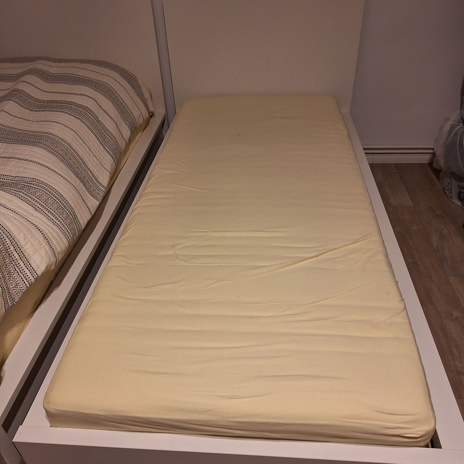 Pat de o persoană ( două bucăți)