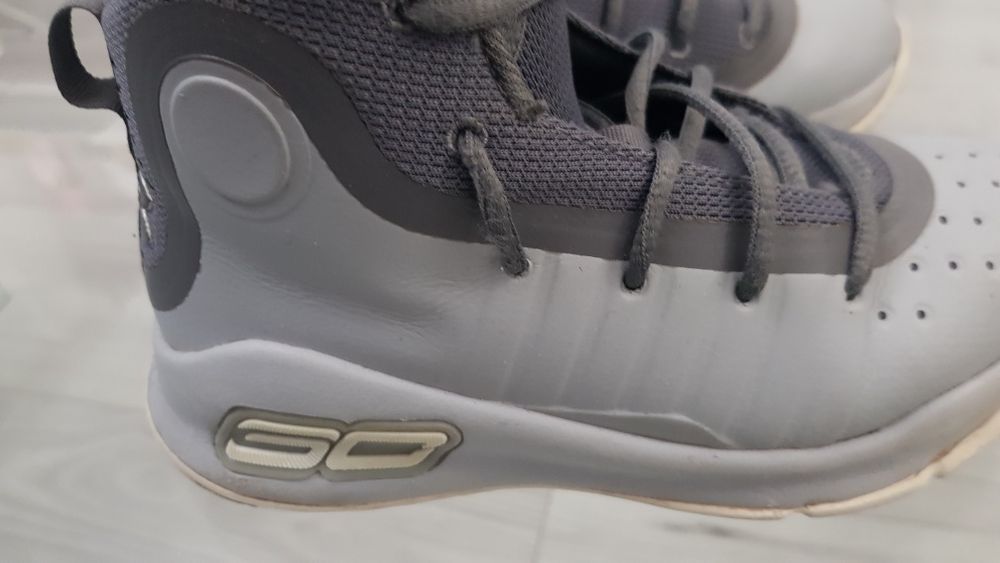 Vand adidasi de baieti ,in stare buna, marimea 29,5.