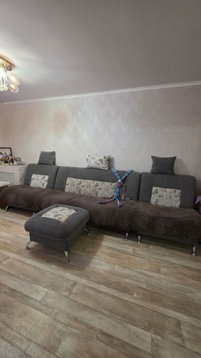 Продам диван и два кресла