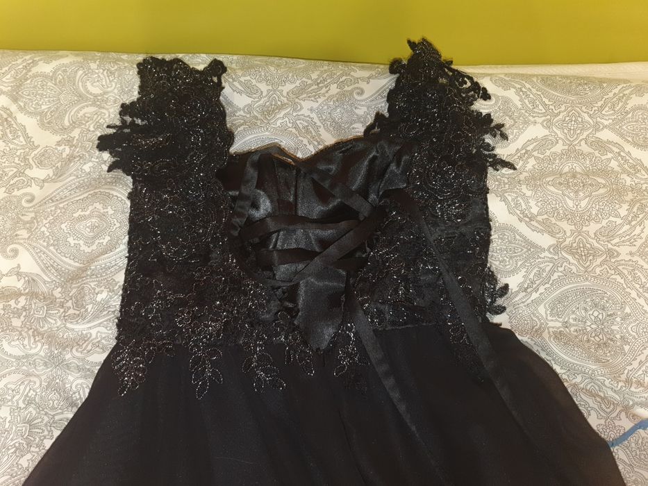 Черна бална рокля