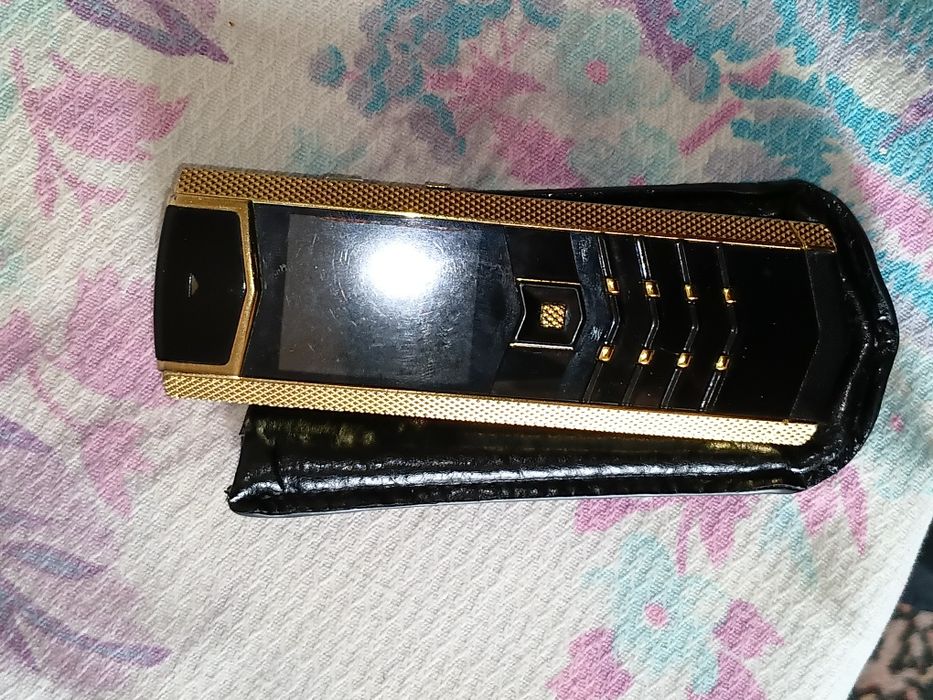 Vertu telefon sotiladi
