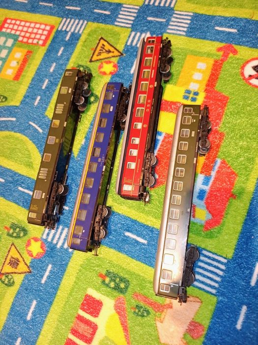 Pachet 4 vagoane metalice marklin / piese