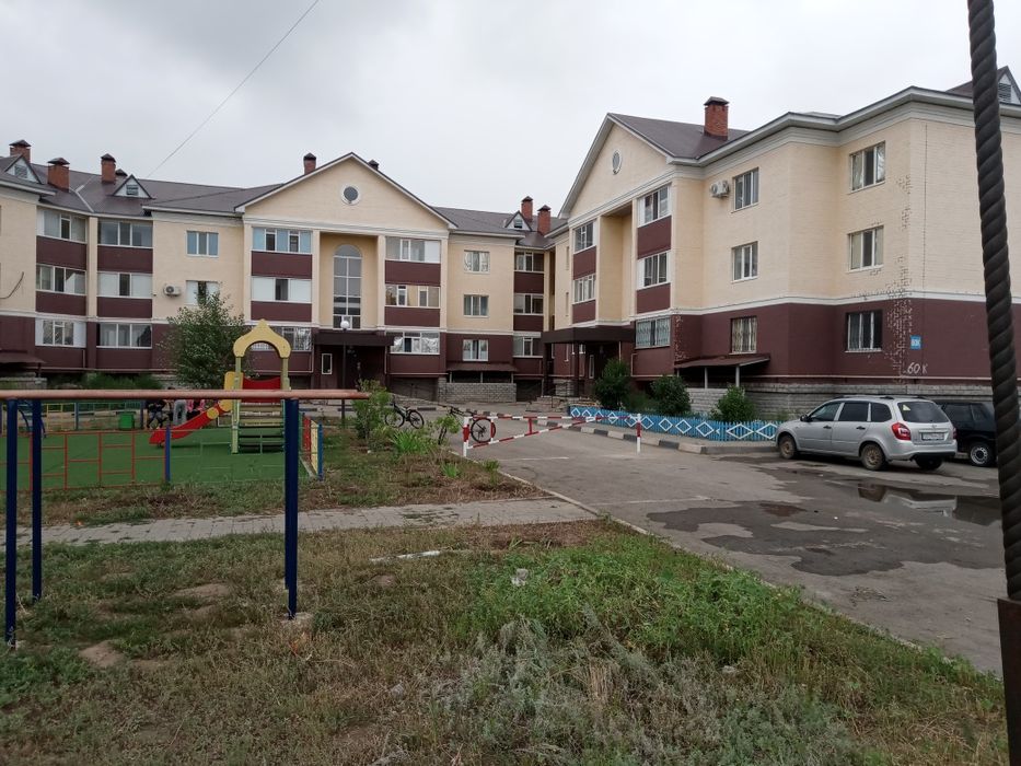 Продам 2х ком кв в1 мекр, на 1м этаже 68кв окна сказные, можно под биз