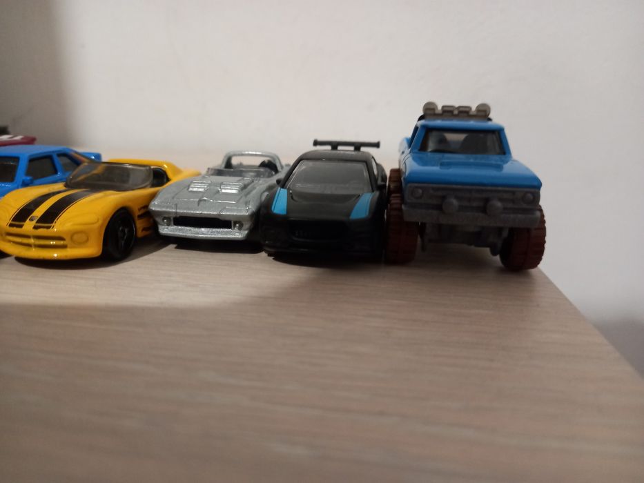 Hot wheels-uri  deschise