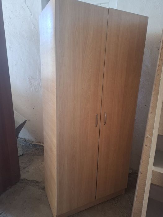 Shkaf sotiladi 400ming yana kelishiladi