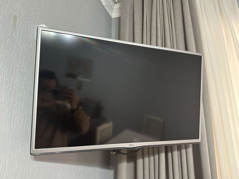 Продам телевизор LG 32" (81 см) LG 32LF550U