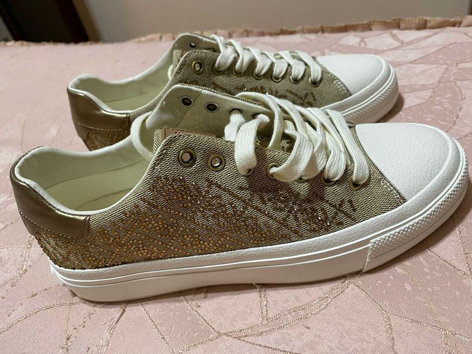 Tenisi Guess, noi, nepurtati