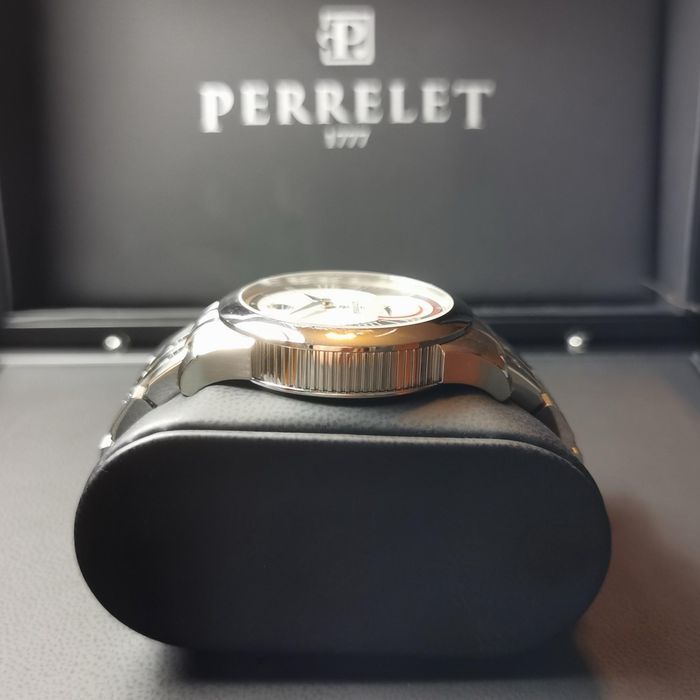 Часовник Perrelet  power reserve A1004