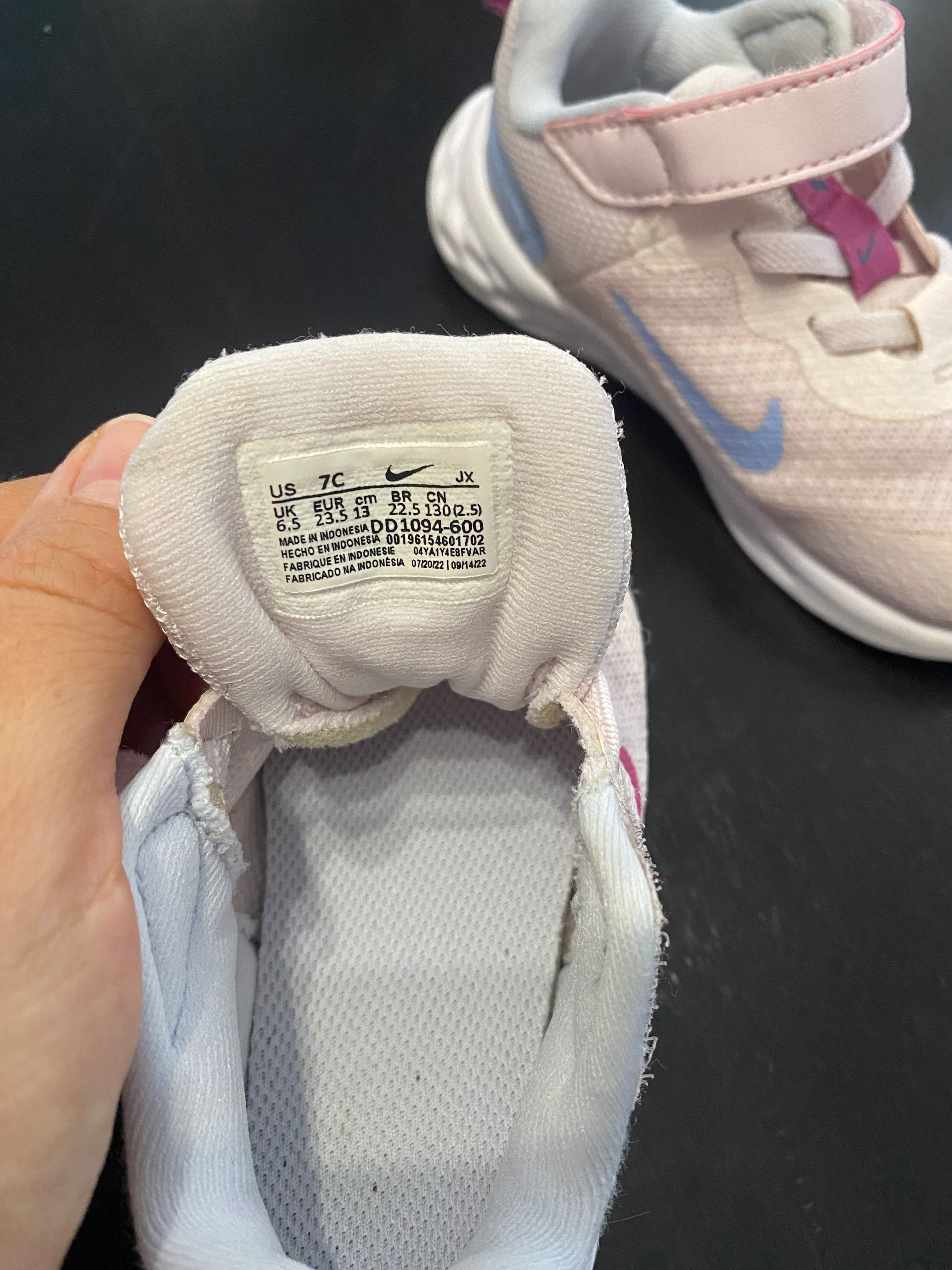 Детски маратонки Nike за момиче.Номер 23,5 цена 30 лв за чифт.