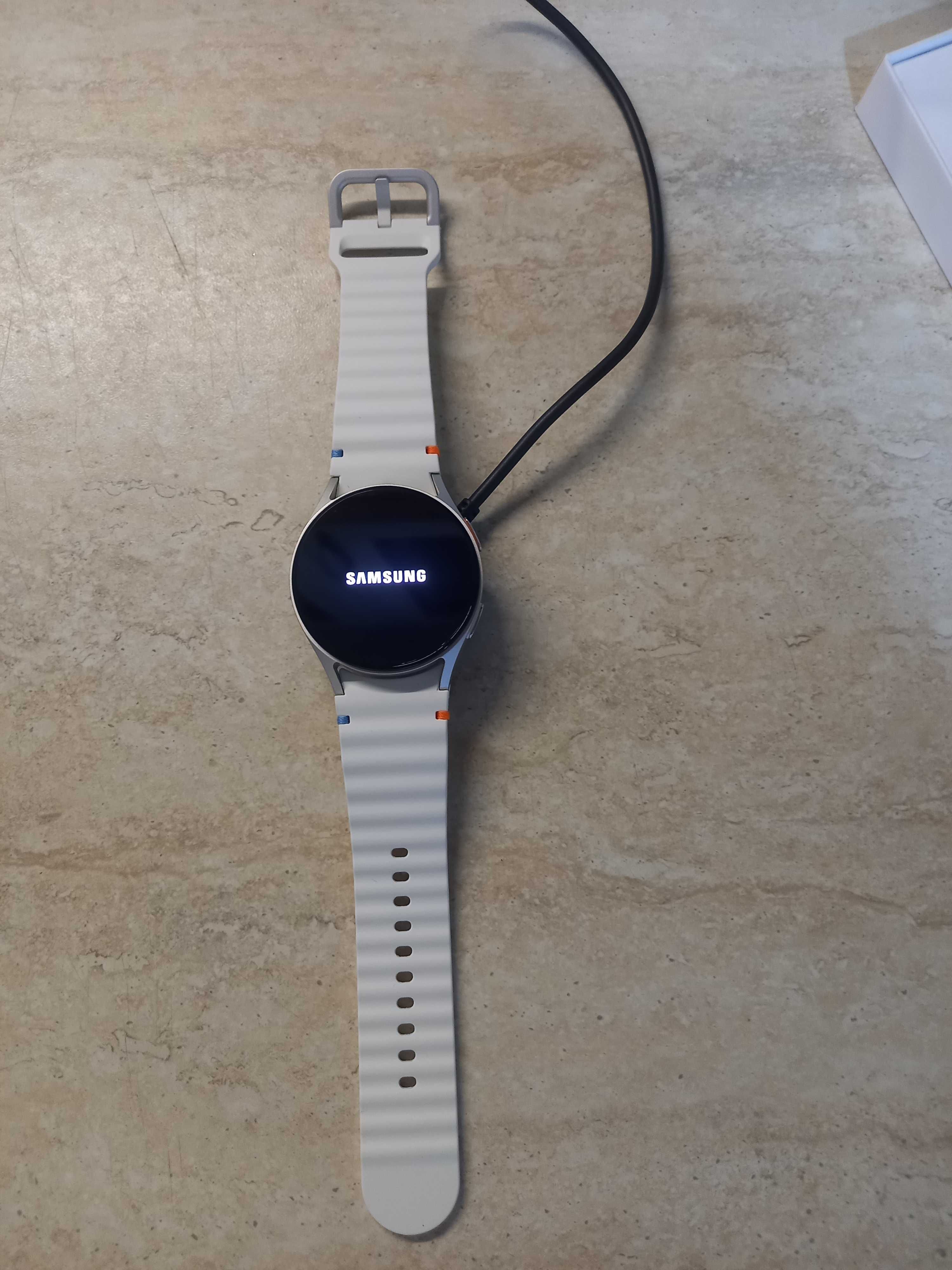 Смарт часовник Samsung Galaxy 7