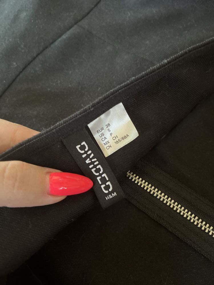 Черна рокля H&M
