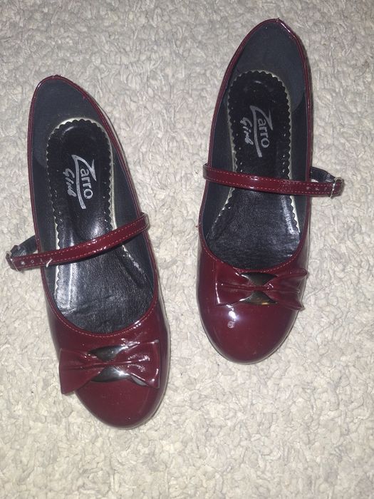 Pantofi de lac visinii