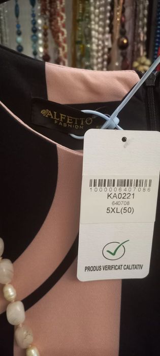 Rochie roz cu eticheta