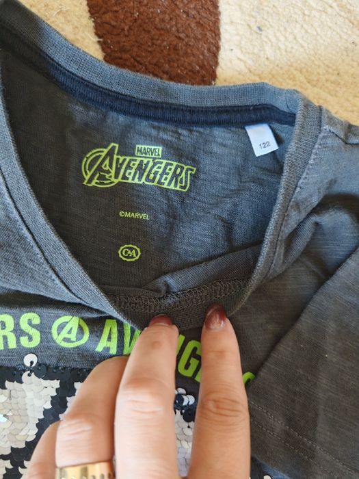 Vând lot haine Marvel