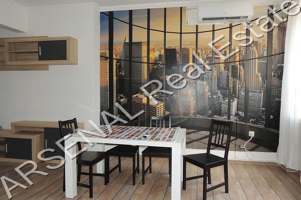 Тристаен апартамент под наем, Център