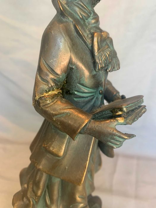 фигура статуетка на студент