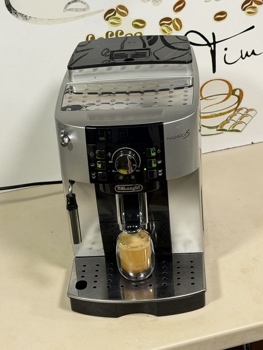 Кафемашина кафе автомат delonghi magnifica S с гаранция