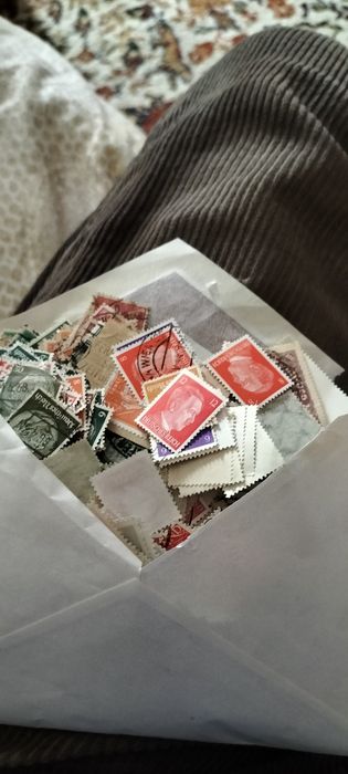 Clasor 32 pagini și 550 mărci poștale