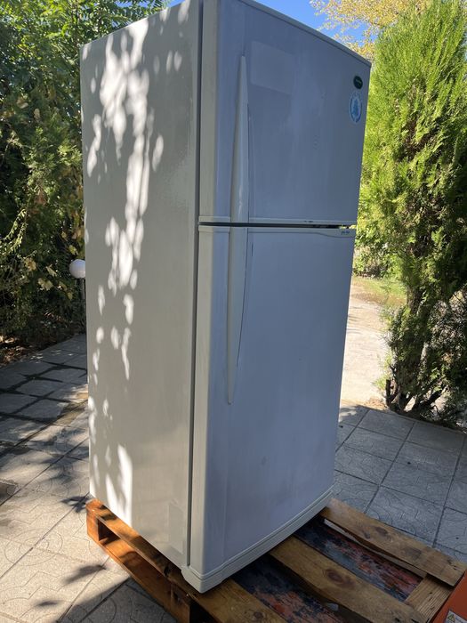 Хладилник с горна камера