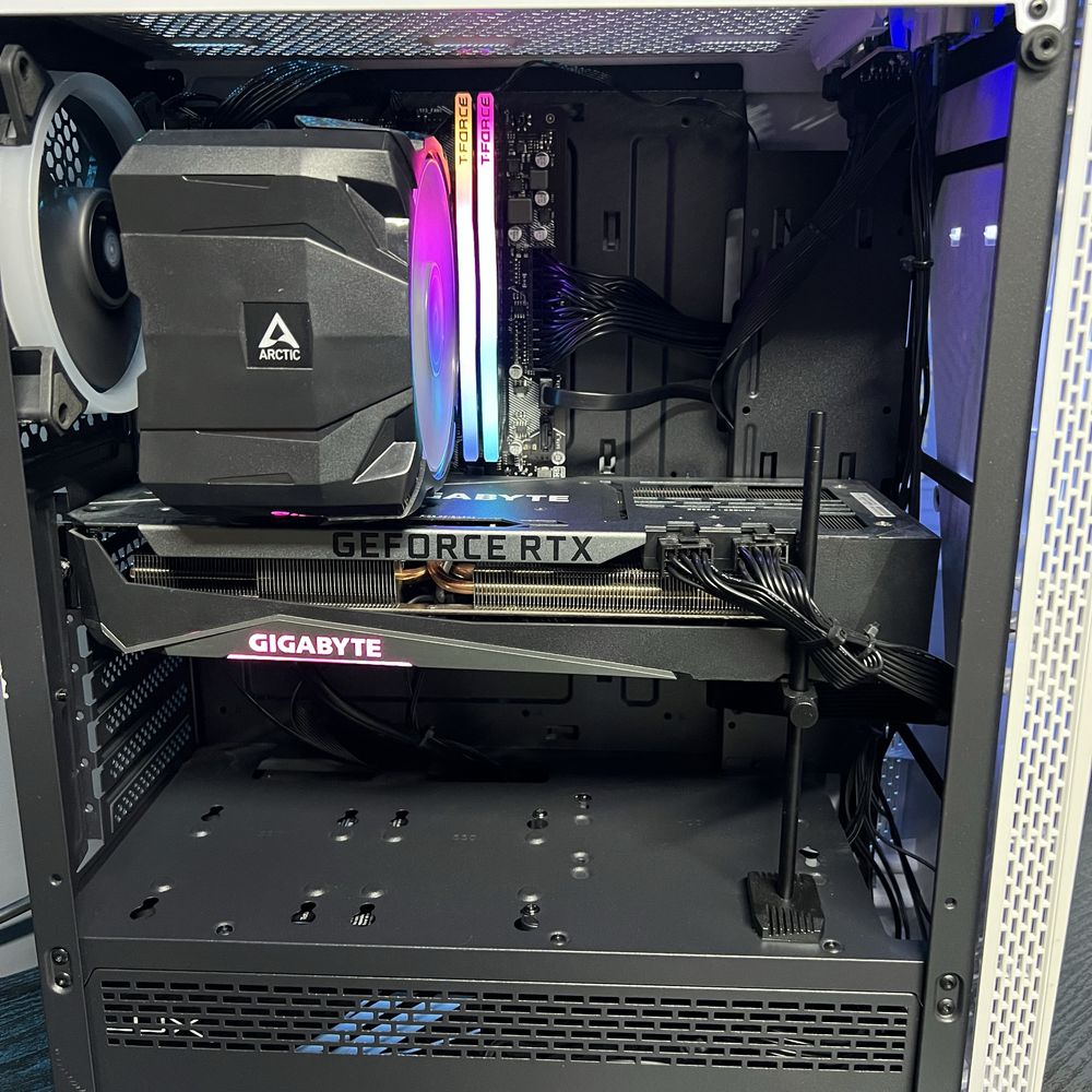 Като нов. I5-11400F | 3070ti | 1.5 SSD | 16 RAM геймърски компютър