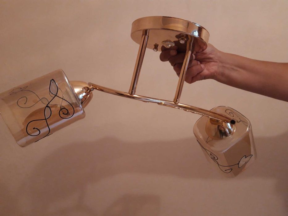 Продаются люстра новая, двух рожковая