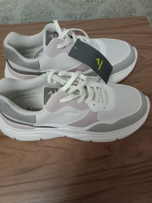 Кроссовки удобные.