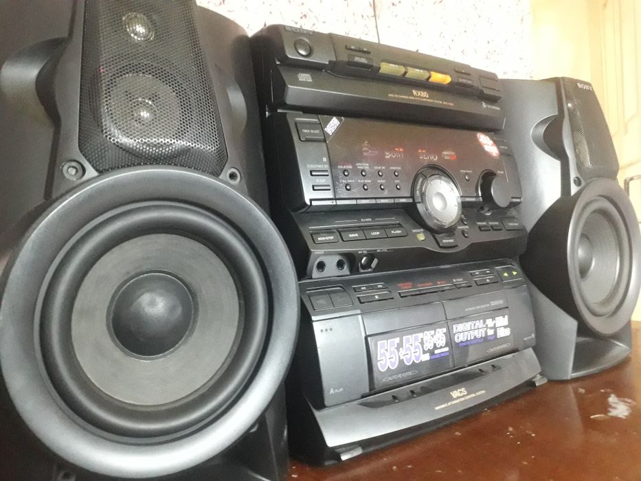 Muzikalni sentr SONY