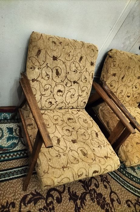 Продаю советские кресла, трюмо