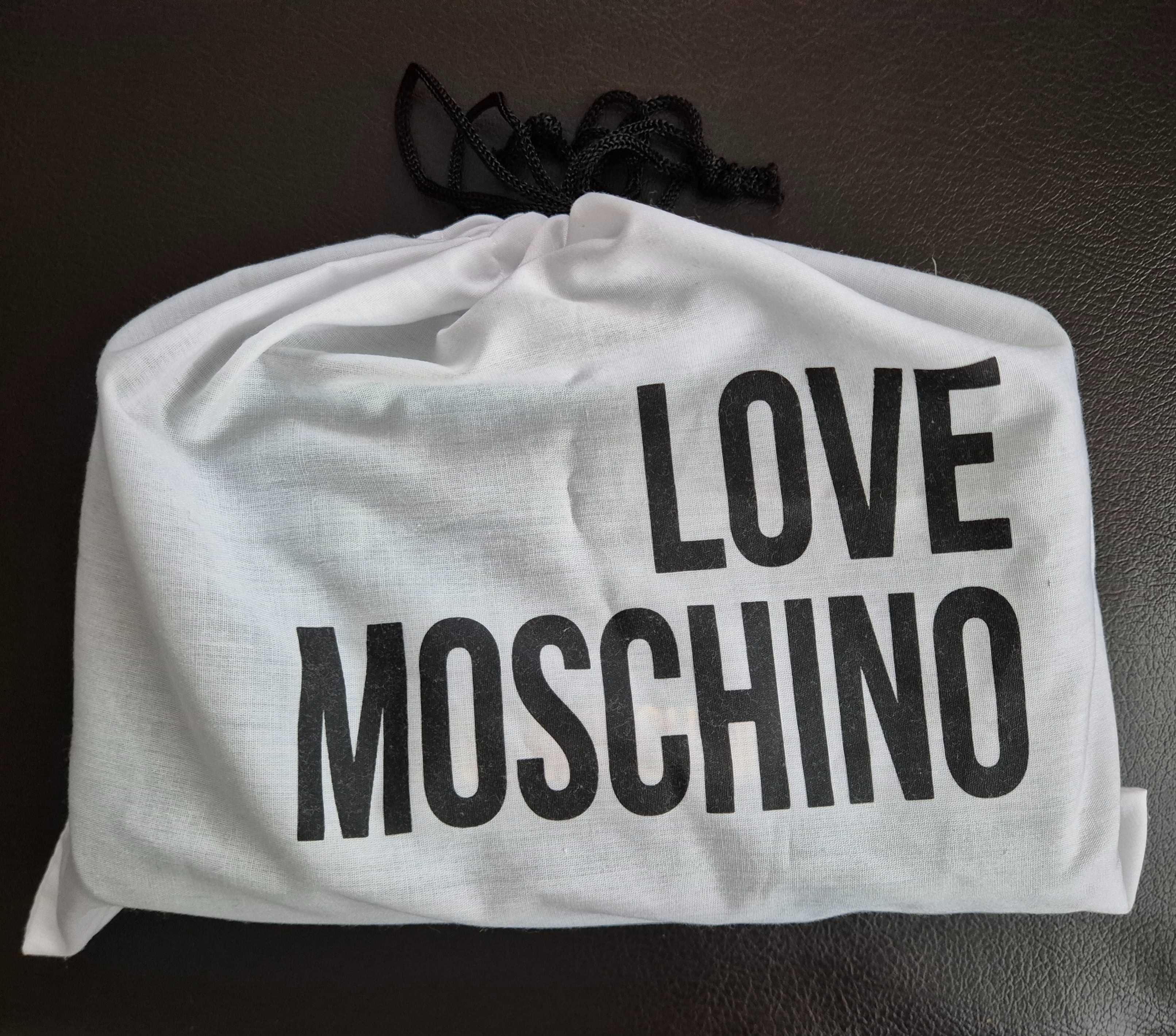 Зелена чанта/клъч Love Moschino със златисто лого и дълга верижка