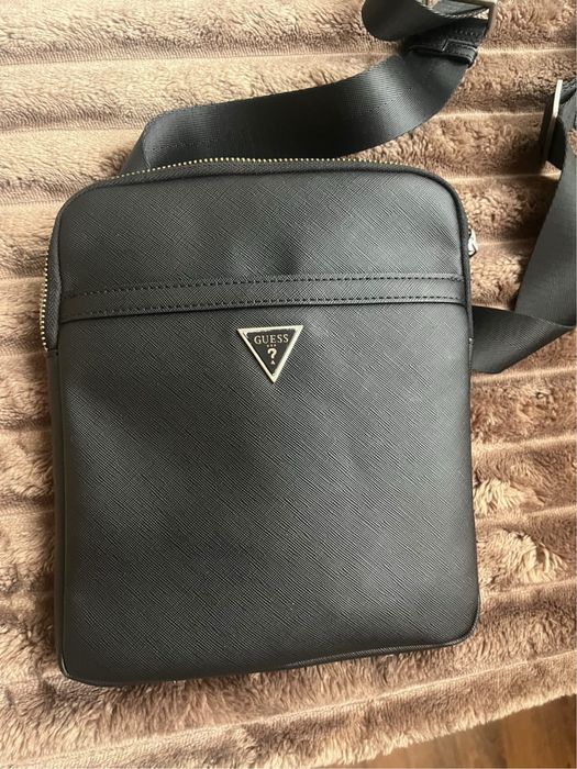 Мъжка чанта на guess