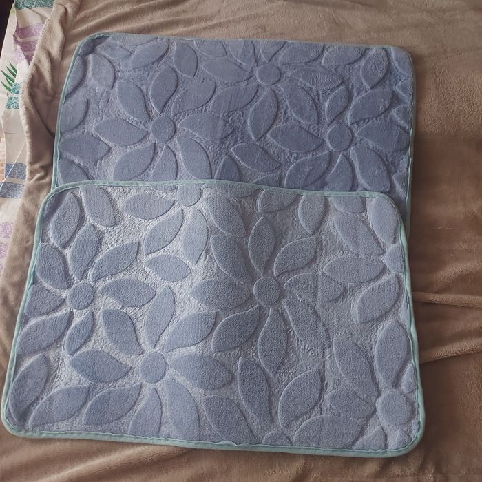 Продам новые коврики для ванны