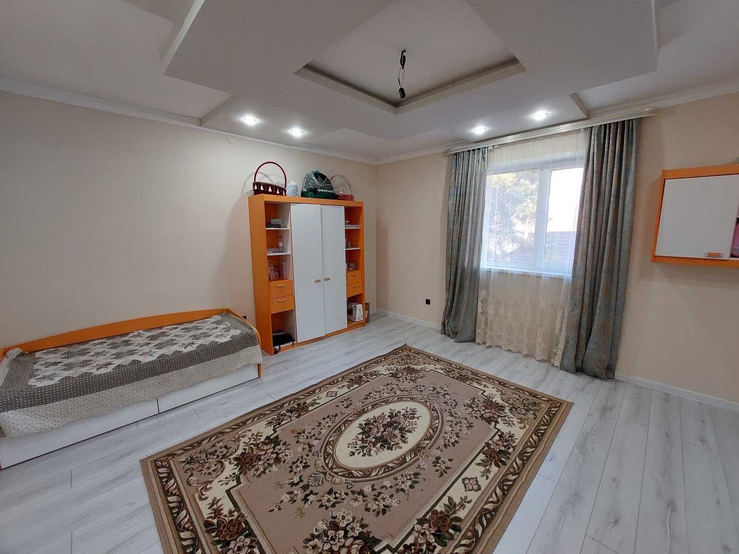 Продам коттедж в МКР "Орман"