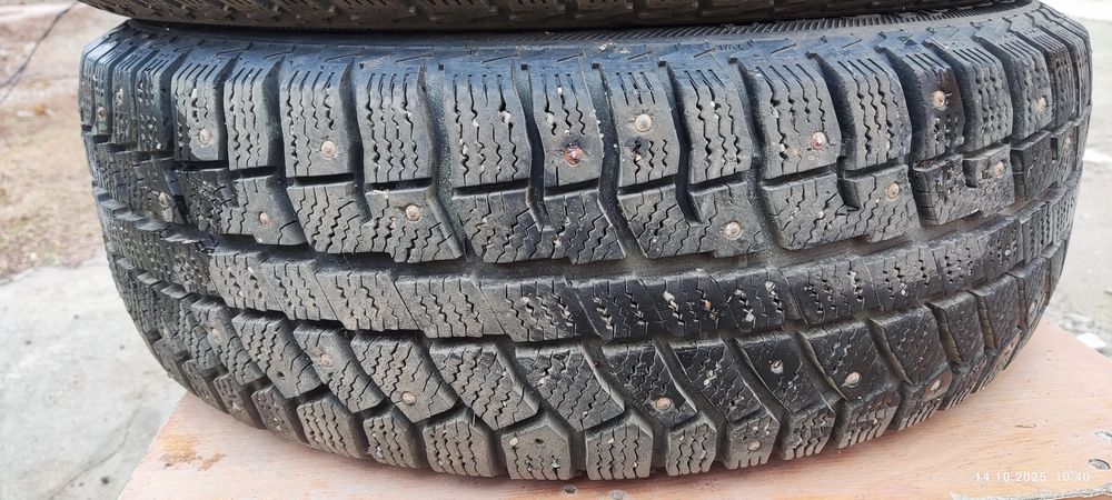 Продам зимние шипованные шины на дисках